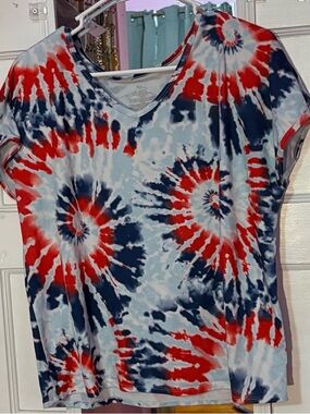Secret Treasures Red, Blue & White Tie-Dye V-Neck Short Sleeve Top